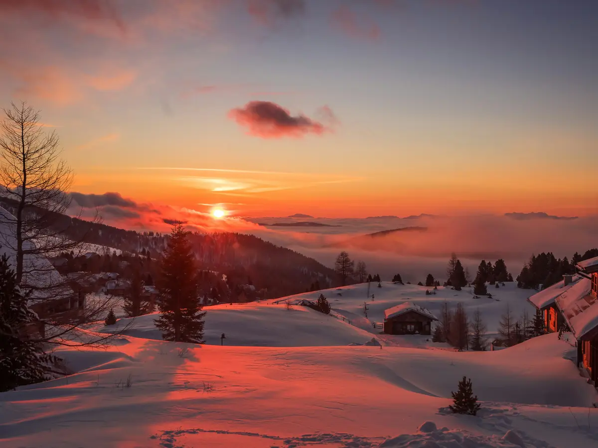 Pueblo de montaña nevado al amanecer